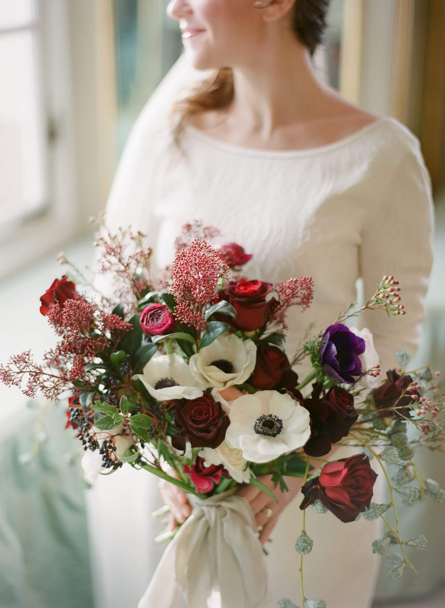 winter wedding bride bouquet